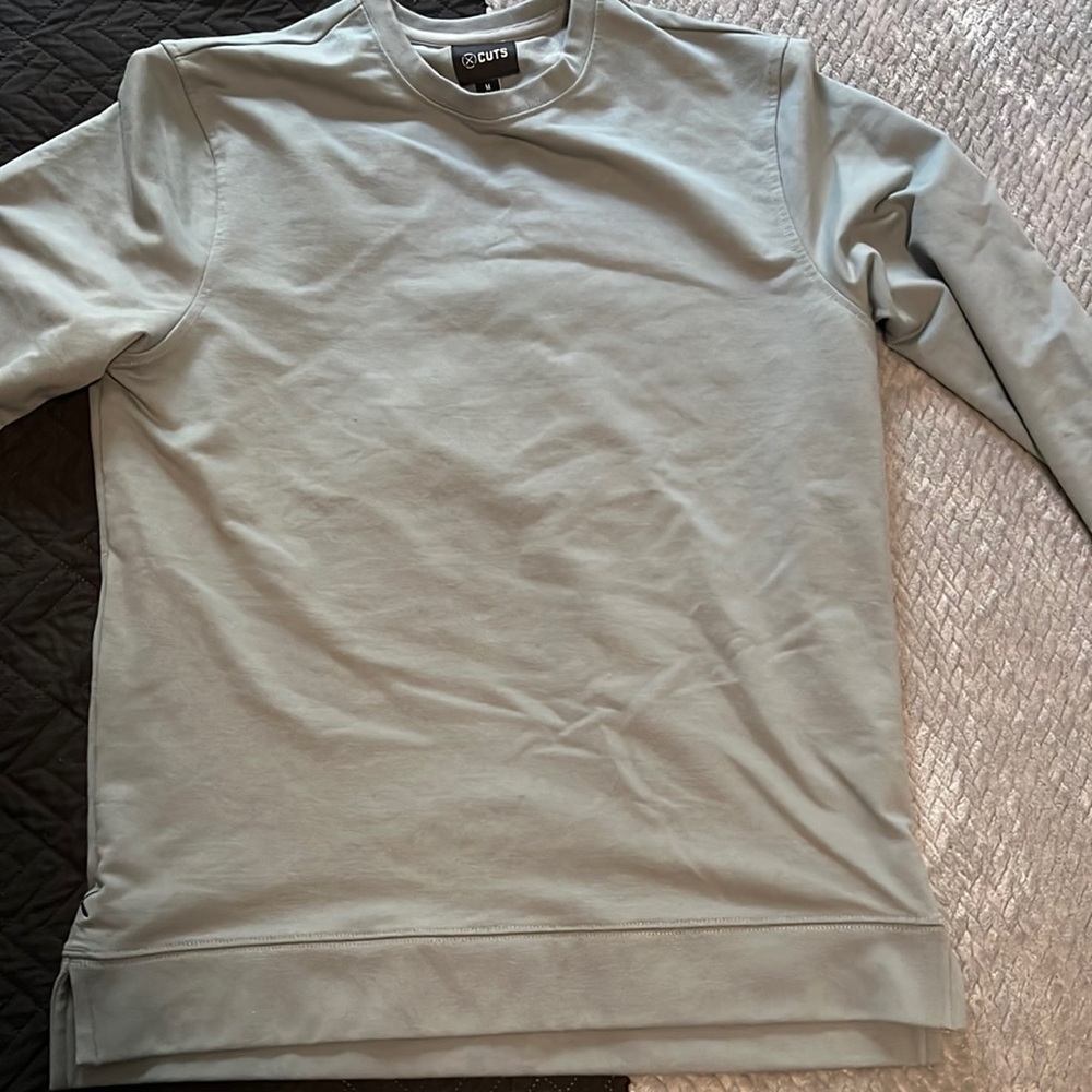 Cuts hyper loop split hem size medium barely worn